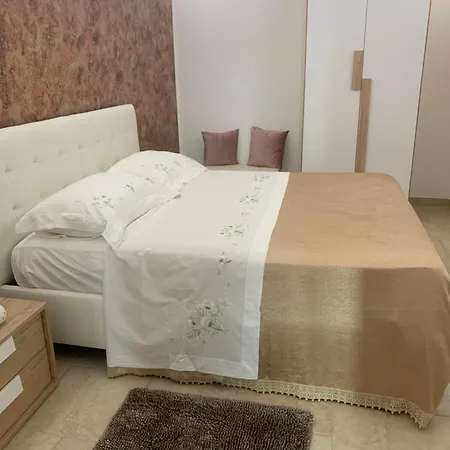 Iris0211 فندق مبيت وإفطار *